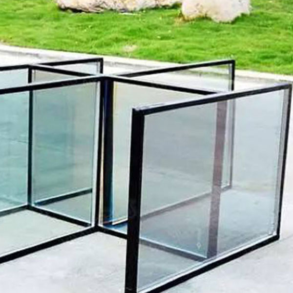 Bent steel laminated glass