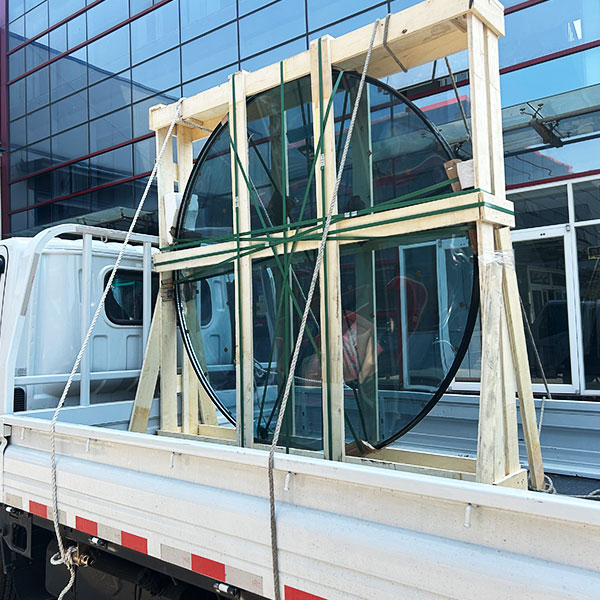 Угловое стекло